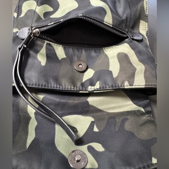 Urban Expressions Nylon Convertible Foldover Crossbody Bag Camouflage Travel - Picture 13 of 14